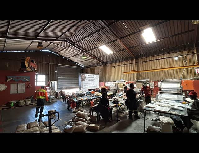 1,000M² WAREHOUSE FOR SALE IN HUGHES